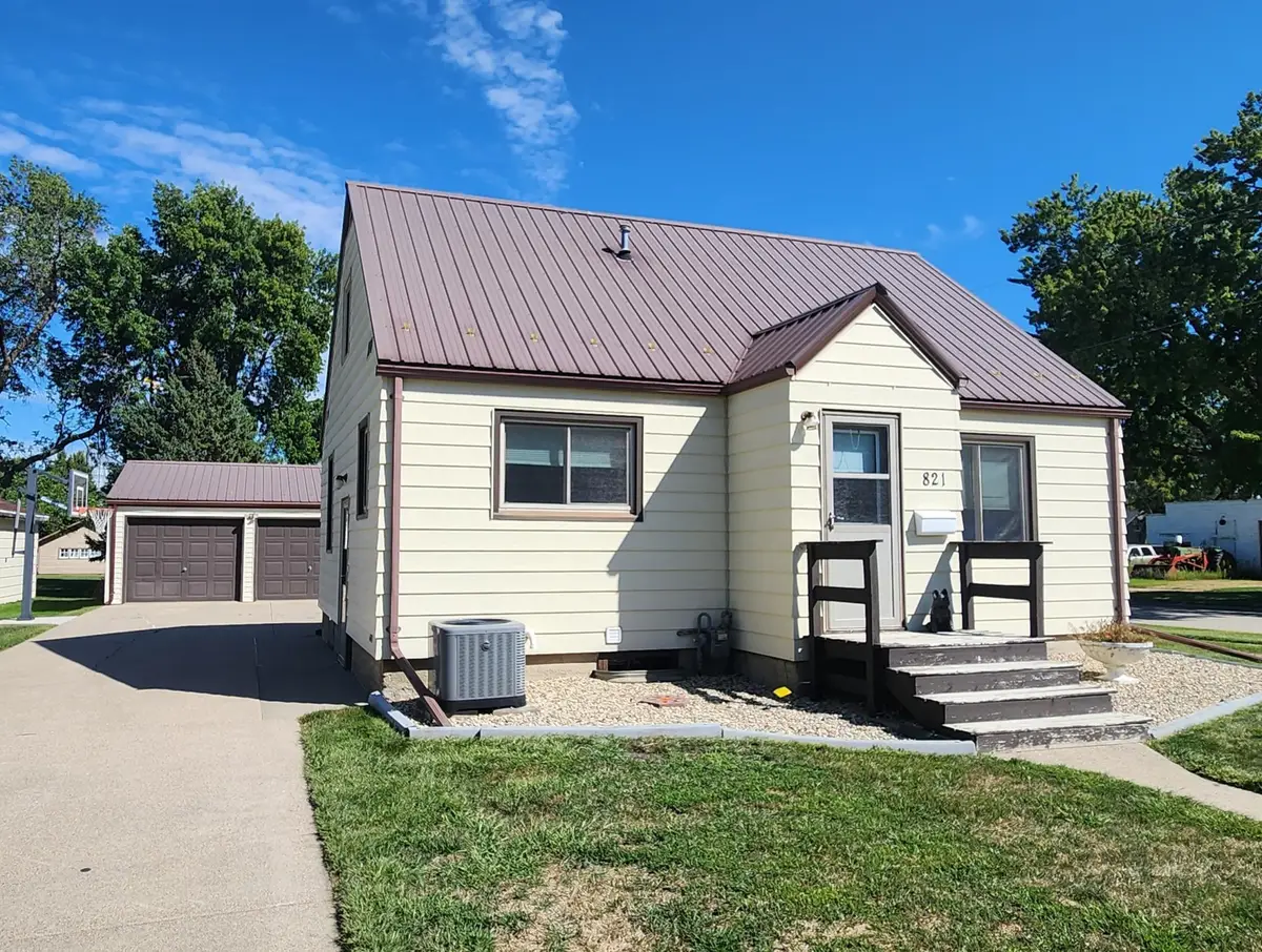 821 3rd Street Se, Pipestone, MN 56164 - #1