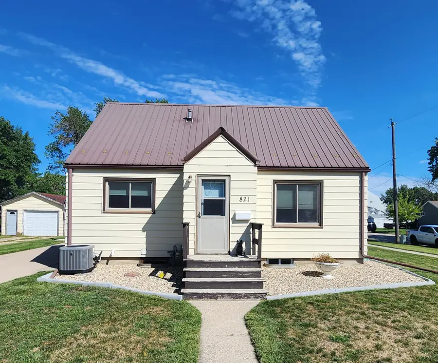 821 3rd Street Se, Pipestone, MN 56164 - #2