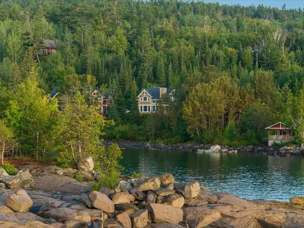 Cove Point Lodge 4576 Cove Side Cottages #410, Beaver Bay, MN 55616