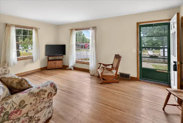 5900 Thomas Avenue S, Minneapolis, MN 55410