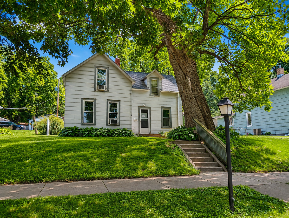 1017 N 6th Street, Mankato, MN 56001 - #1