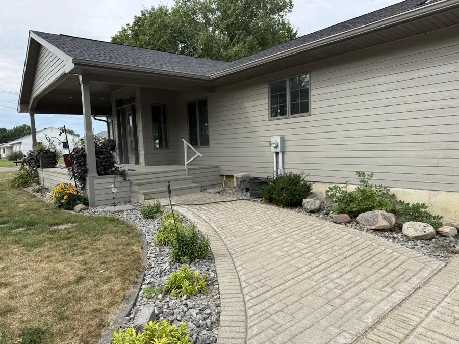 401 Pleasant Street, Lakefield, MN 56150 - #2
