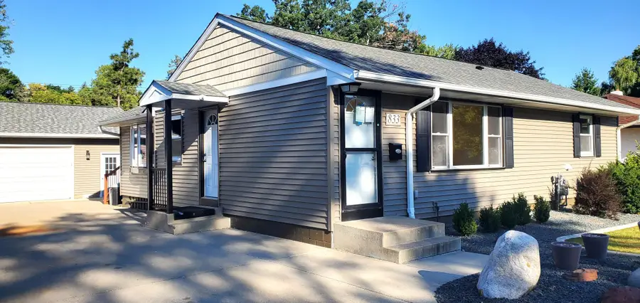 833 24th Avenue N, South Saint Paul, MN 55075 - #3