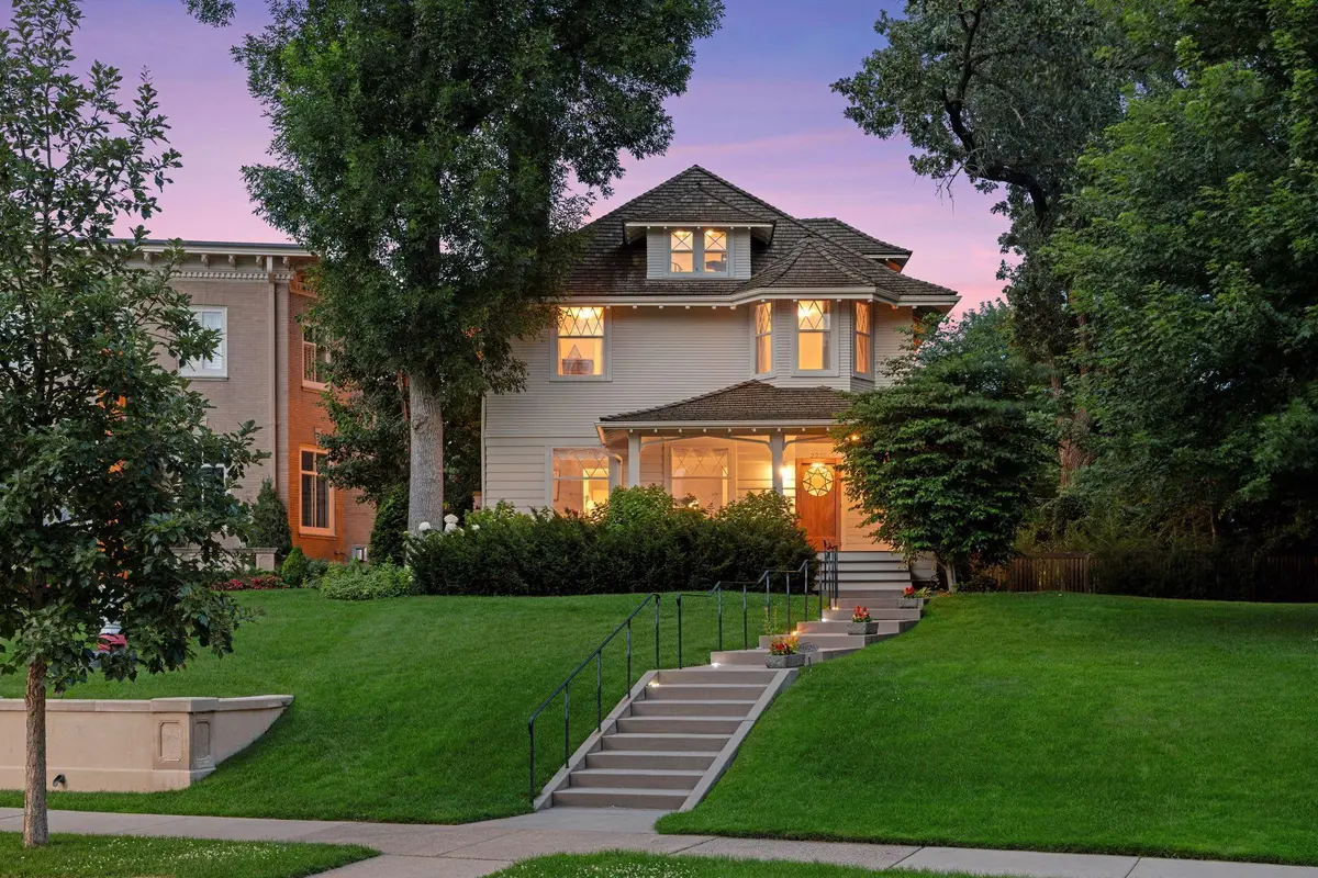 2225 E Lake Of The Isles Parkway, Minneapolis, MN 55405 - #1