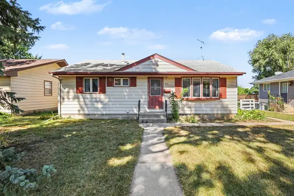 913 7th Avenue E, Shakopee, MN 55379