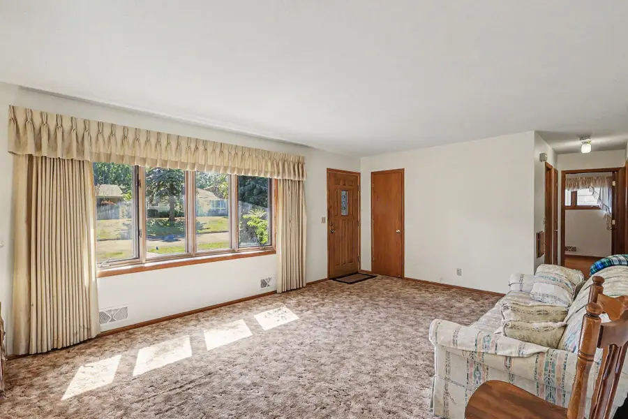 913 7th Avenue E, Shakopee, MN 55379 - #3
