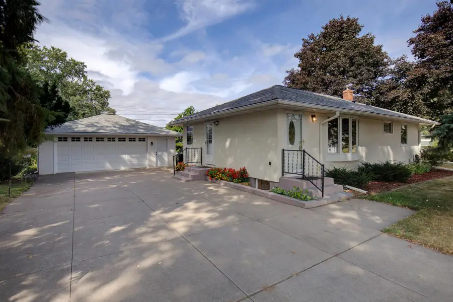 2115 English Street, Maplewood, MN 55109 - #2