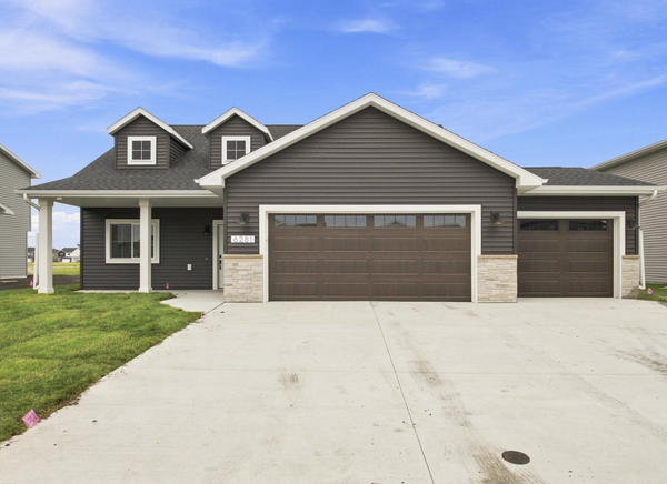 6281 86th Avenue S, Horace, ND 58047