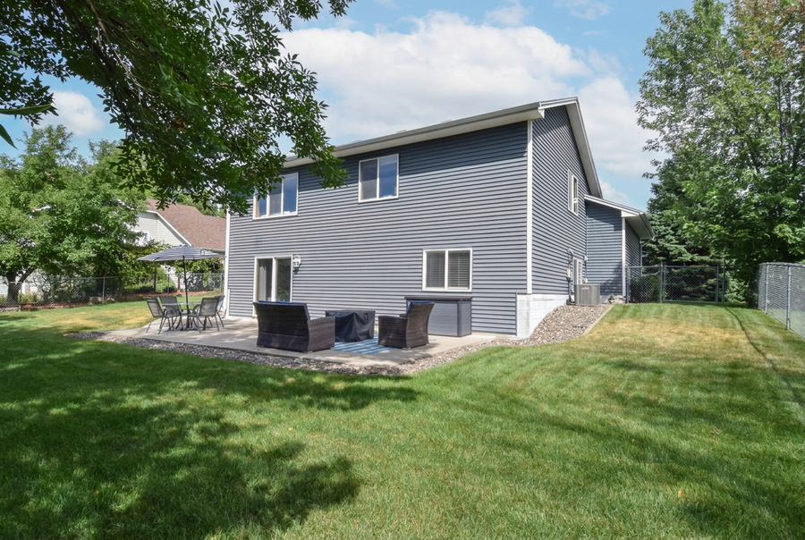 882 115th Avenue Ne, Blaine, MN 55434 - #2