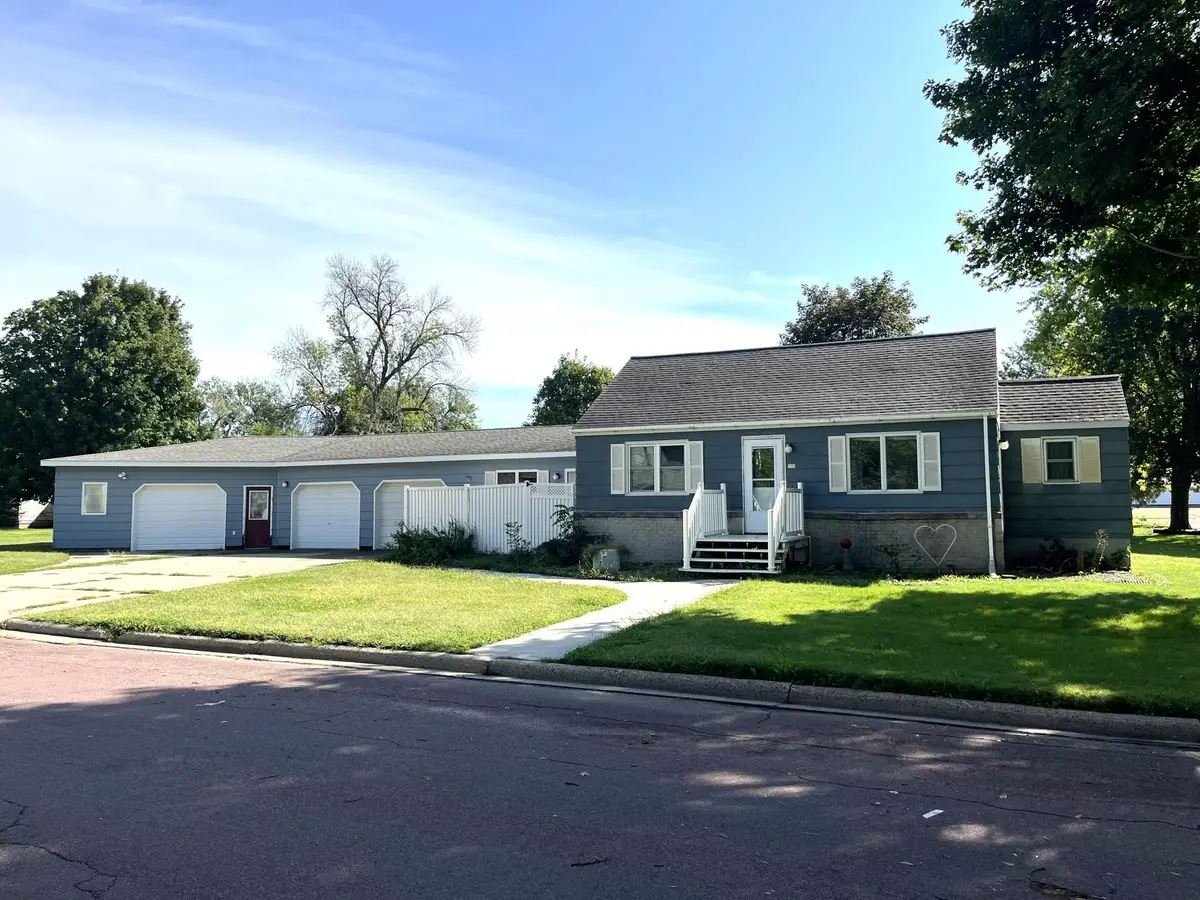 110 S 4th Avenue W, Truman, MN 56088 - #1