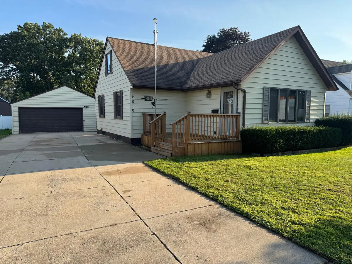 2010 3rd Avenue Ne, Austin, MN 55912 - #1