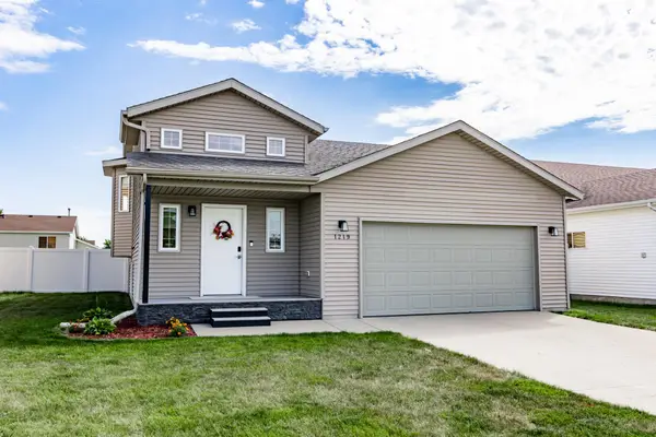 1219 Diversion Drive W, West Fargo, ND 58078