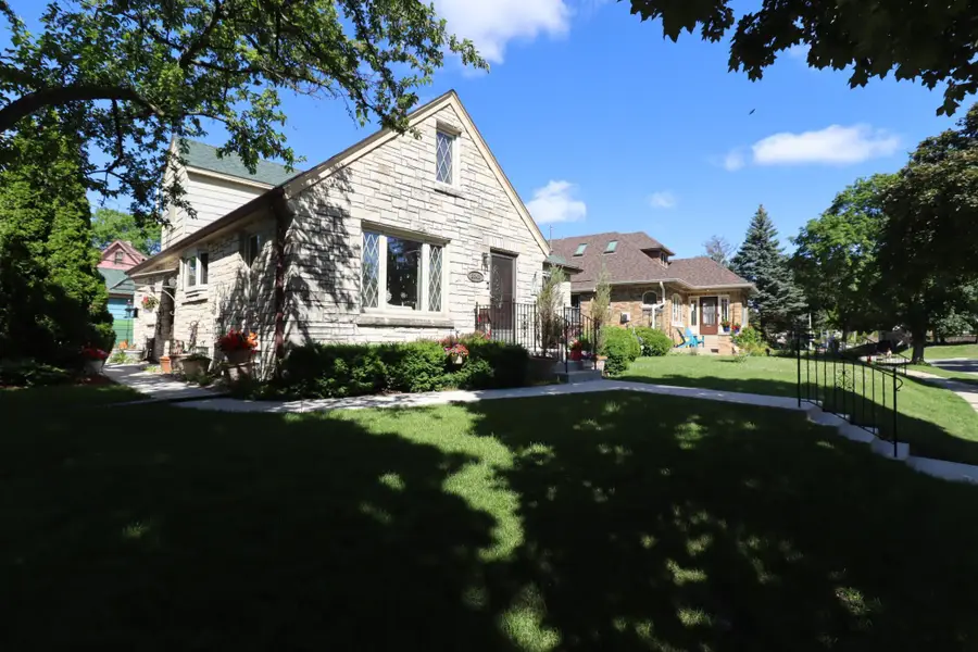 2141 S Livingston Terrace, West Allis, WI 53219 - #3