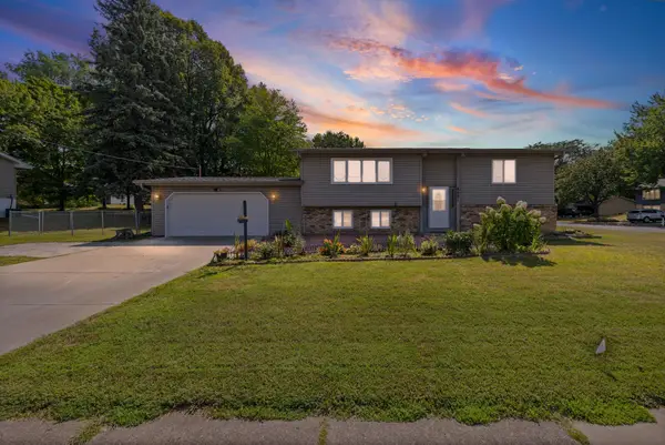 8921 49th Avenue N, New Hope, MN 55428