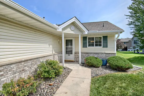 828 Woodland Drive, Mahtomedi, MN 55115