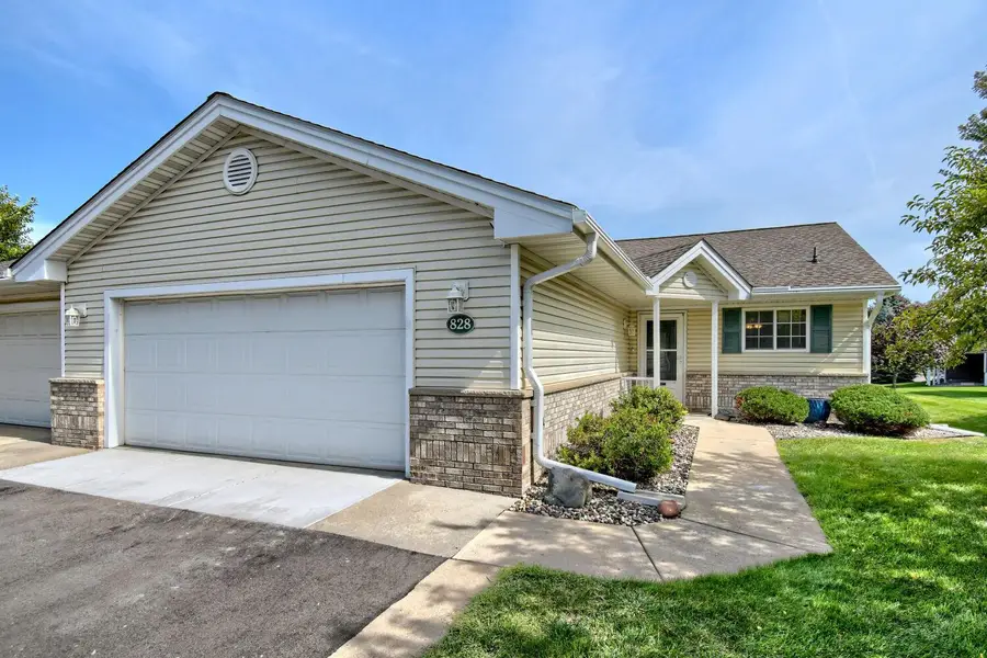 828 Woodland Drive, Mahtomedi, MN 55115 - #2