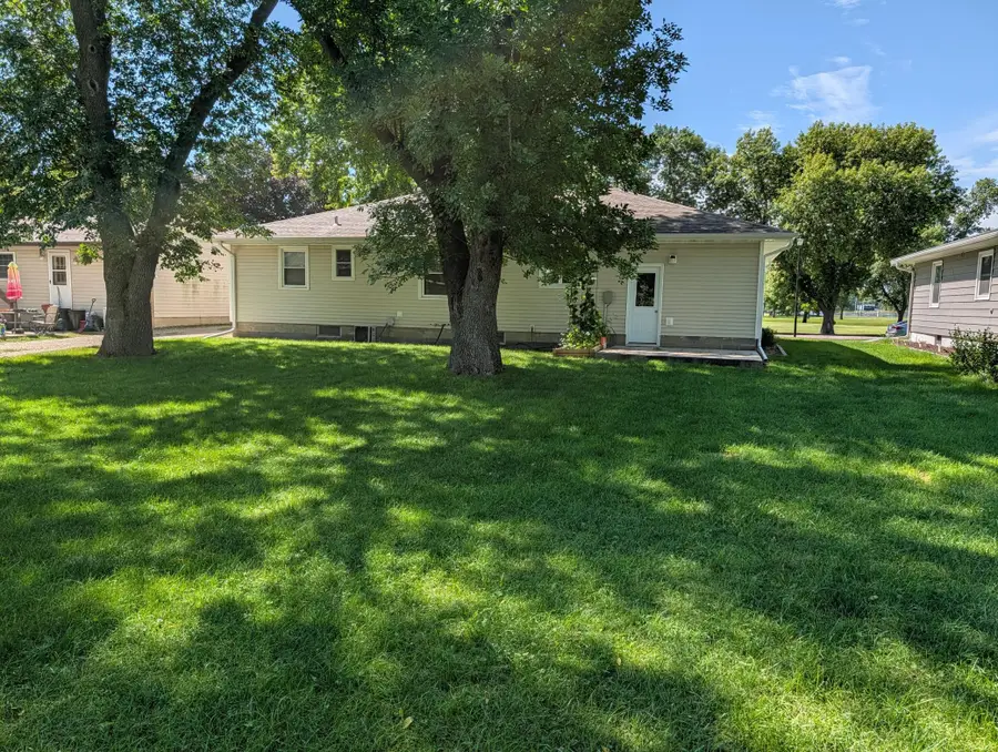 851 4th Avenue Se, Wells, MN 56097 - #3