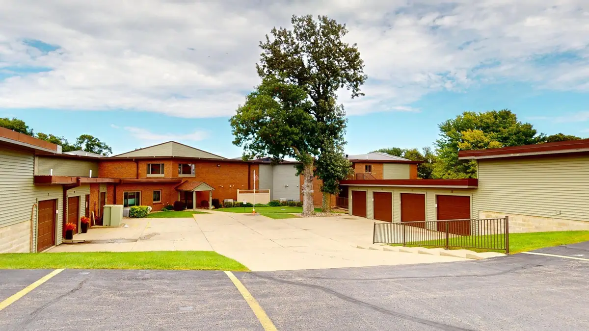 808 Lake Chapeau Drive #105, Albert Lea, MN 56007 - #1