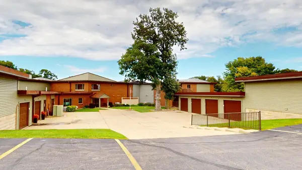 808 Lake Chapeau Drive #105, Albert Lea, MN 56007