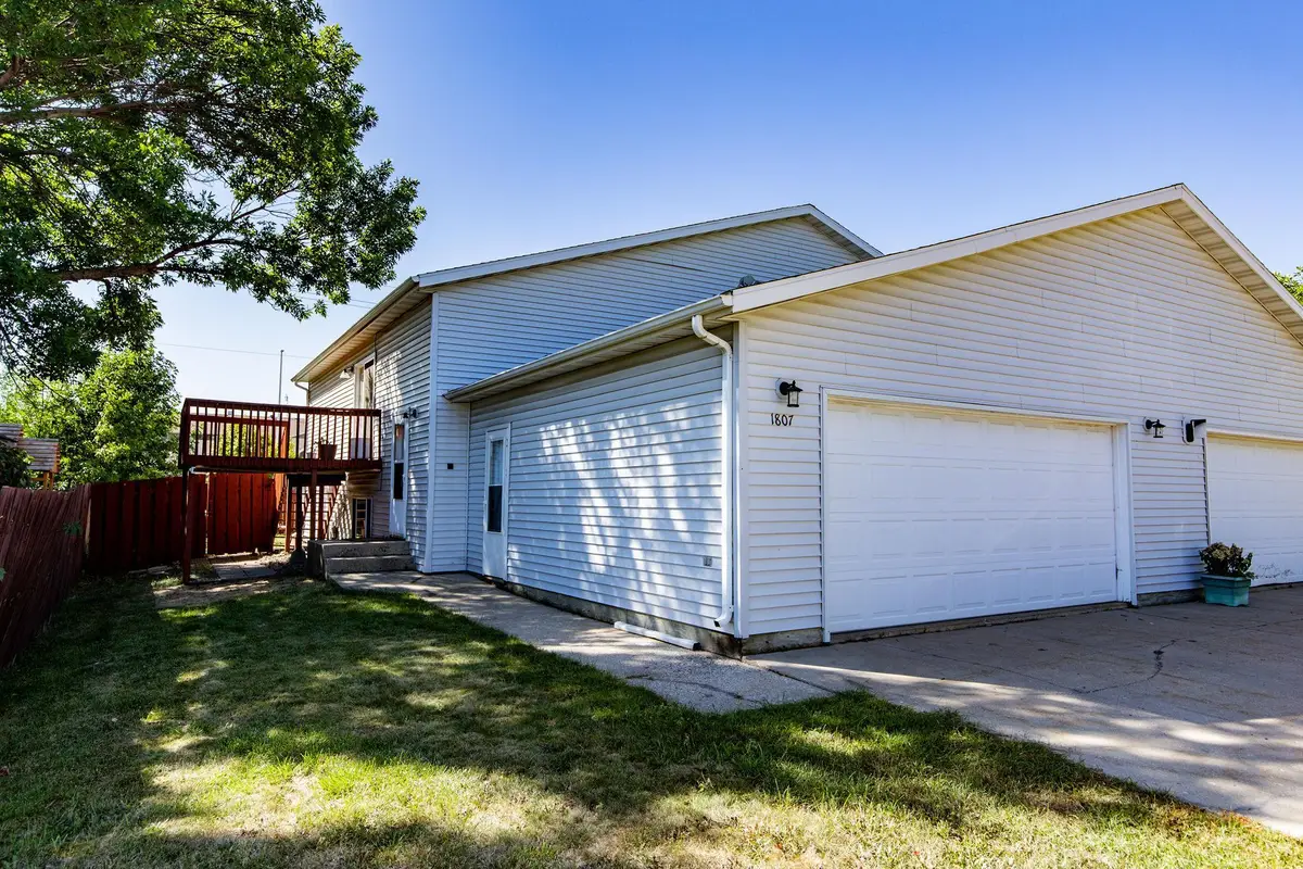 1807 32 Avenue S, Fargo, ND 58103 - #1