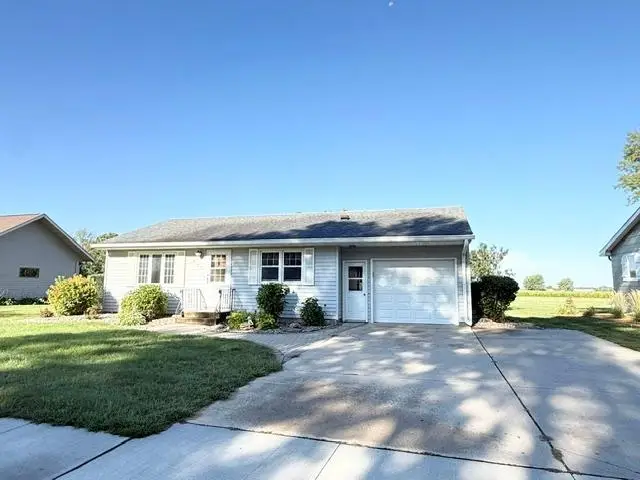 460 N Park Avenue, Le Center, MN 56057 - #1