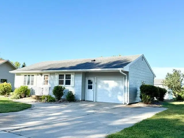 460 N Park Avenue, Le Center, MN 56057 - #2
