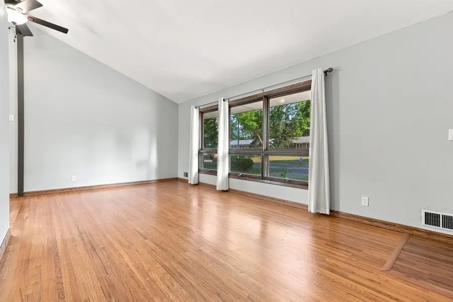 725 50 1/2 Avenue Ne, Columbia Heights, MN 55421 - #2