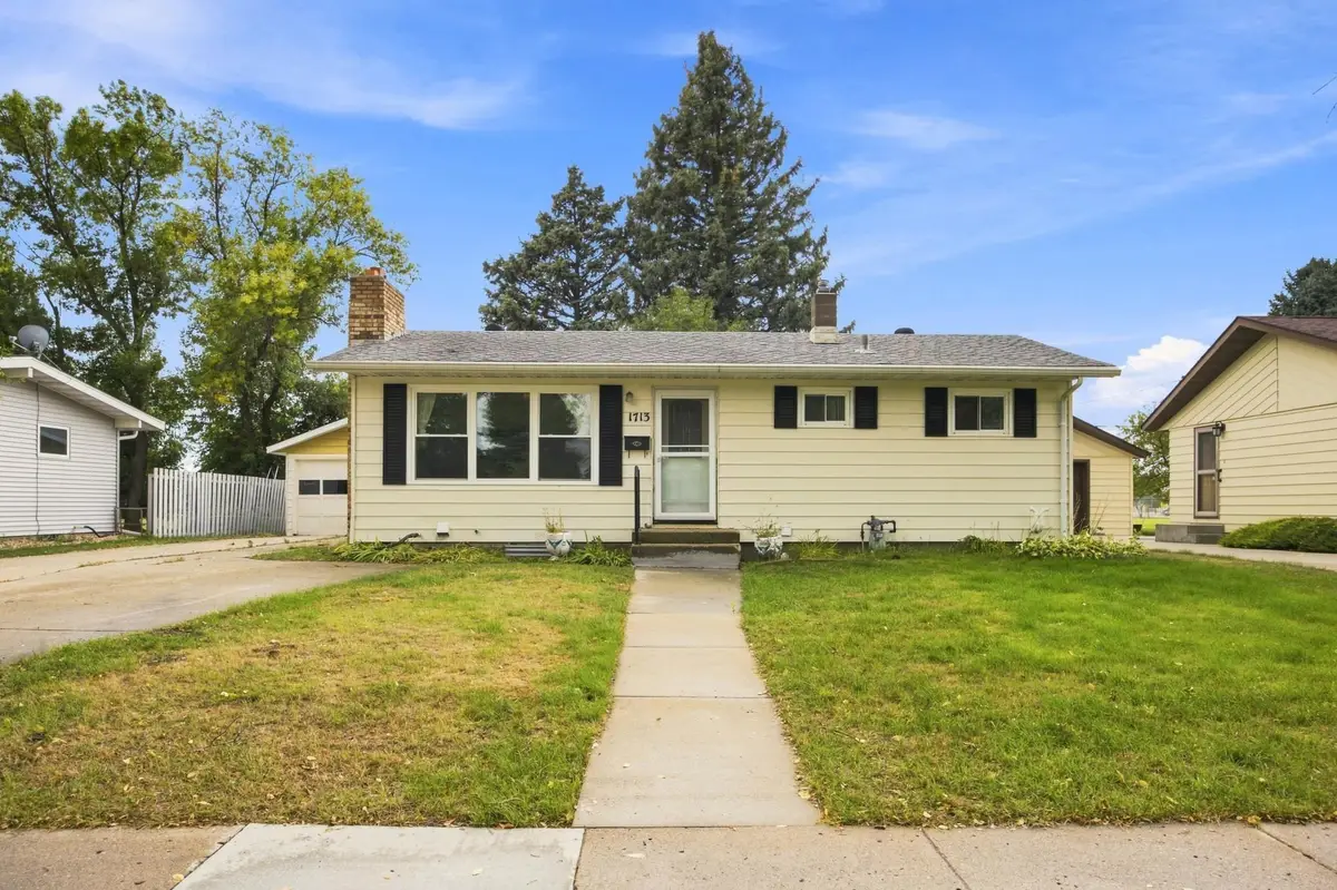 1713 17th Street S, Fargo, ND 58103 - #1