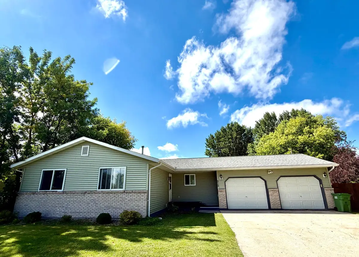 313 10th Avenue Ne, Roseau, MN 56751 - #1