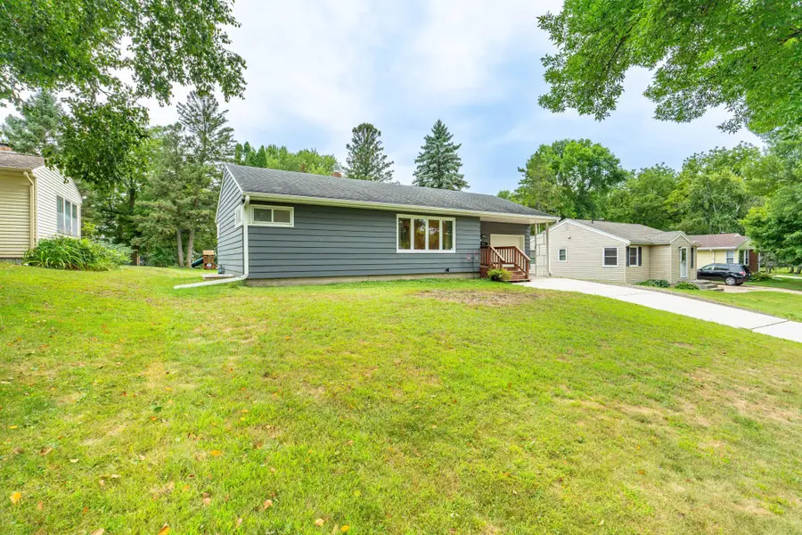 416 E Saint Charles Avenue, Fergus Falls, MN 56537 - #3