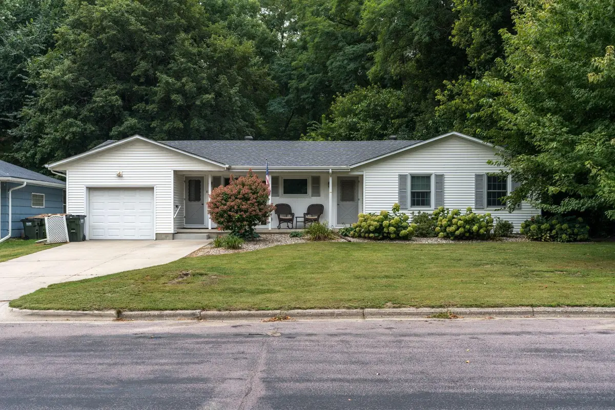 828 Lower Johnson Circle, Saint Peter, MN 56082 - #1