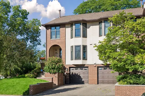 1952 Dupont Avenue S, Minneapolis, MN 55403