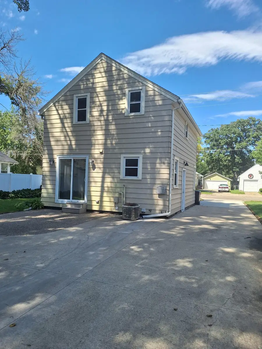 806 8th Avenue Se, Austin, MN 55912 - #3