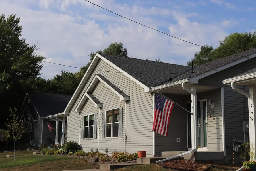 215 9th Avenue N, South Saint Paul, MN 55075 - #2