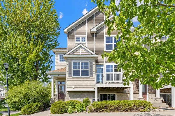1802 Colonial Lane #1, Chanhassen, MN 55317