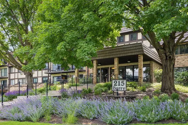 215 Barry Avenue S #217, Wayzata, MN 55391