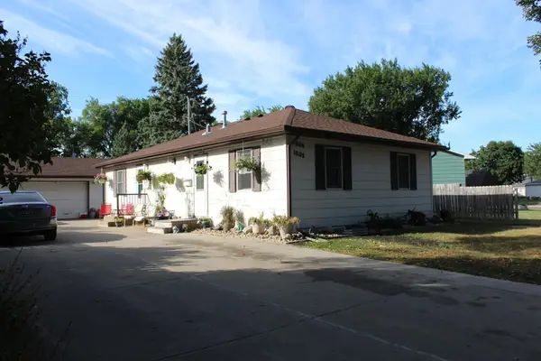 1806-1808 S 8th Avenue S, Fargo, ND 58103