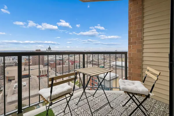 78 10th Street E #2408, Saint Paul, MN 55101