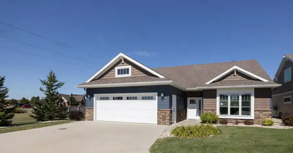 4273 Coventry Drive S #E, Fargo, ND 58104