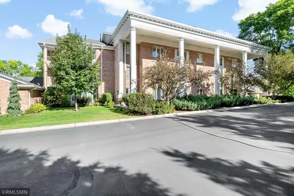 1585 Dodd Road #302, Mendota Heights, MN 55118