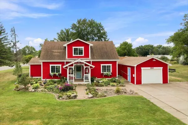 525 Maple Avenue E, Mora, MN 55051