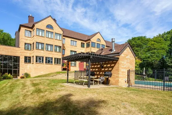 1830 Eagle Ridge Drive #1009, Mendota Heights, MN 55118
