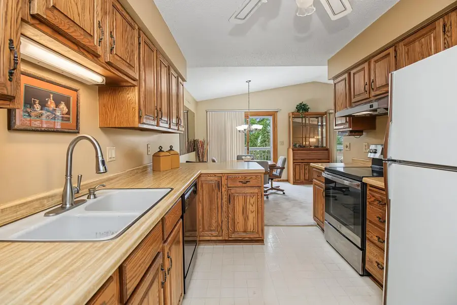 3901 Gershwin Avenue N, Oakdale, MN 55128 - #2