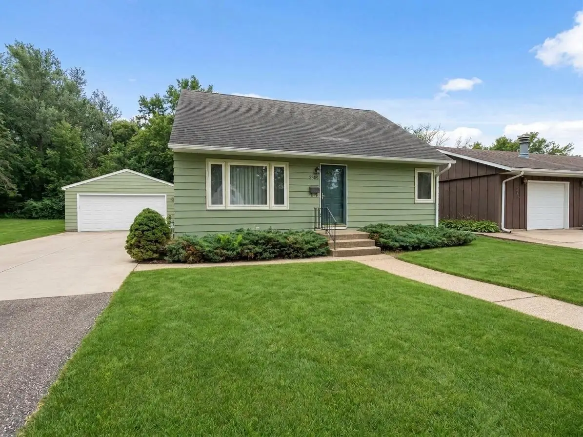 2006 7th Avenue Se, Austin, MN 55912 - #1