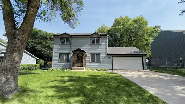 3235 Hamlet Drive, Woodbury, MN 55125