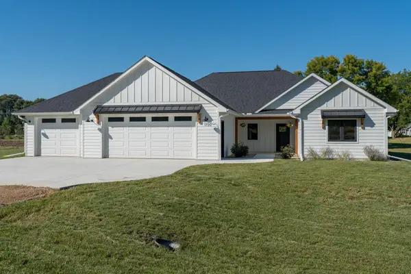1720 High Tail Lane, Mankato, MN 56001