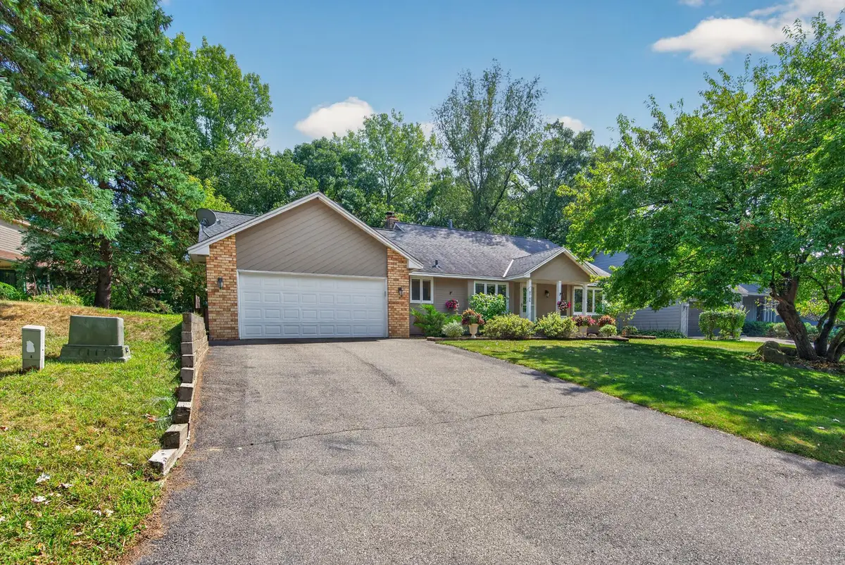 8746 Highwood Way, Apple Valley, MN 55124 - #1