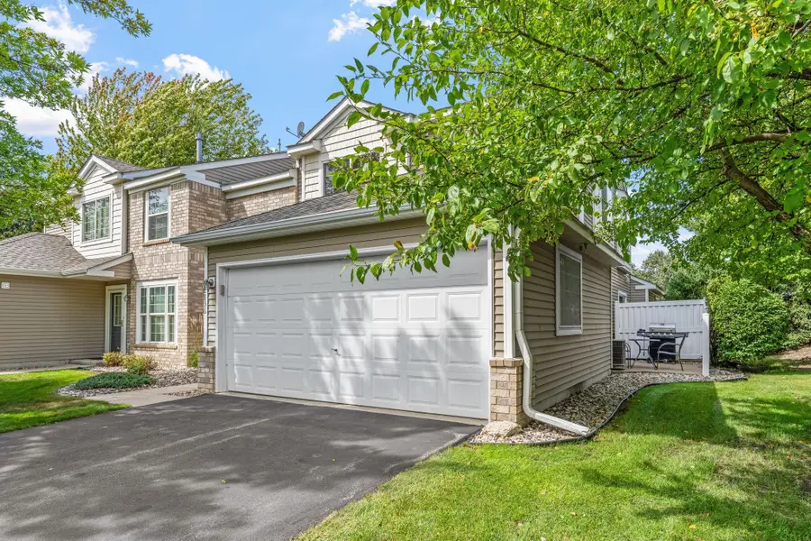 2836 Coach Court, Chanhassen, MN 55317 - #3