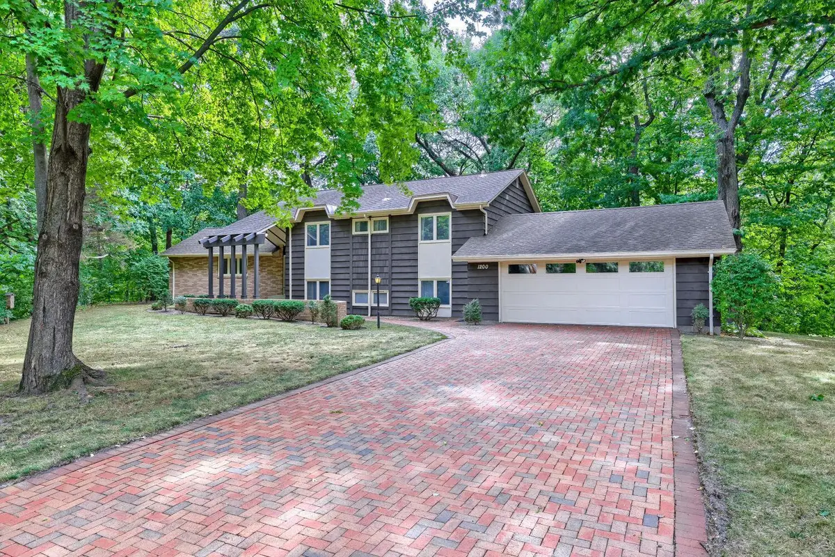 1200 Falls View Court, Mendota Heights, MN 55118 - #1