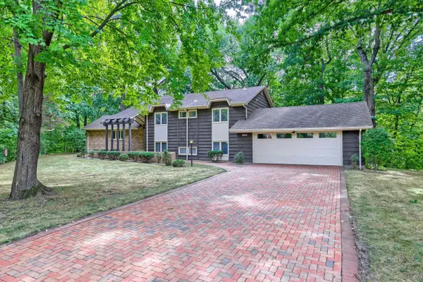 1200 Falls View Court, Mendota Heights, MN 55118
